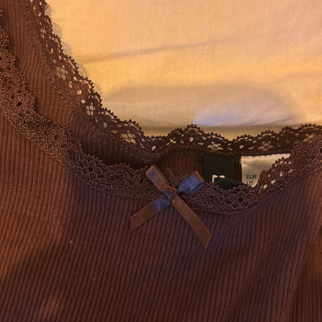 Brunt spetslinne - 90