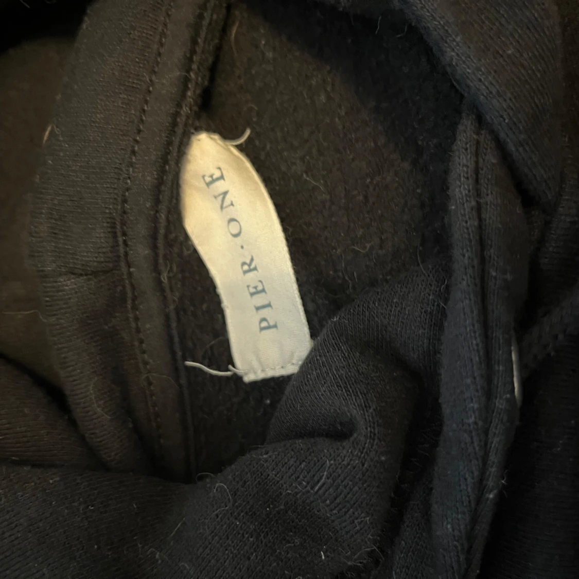 Svart hoodie från Pier One - 91