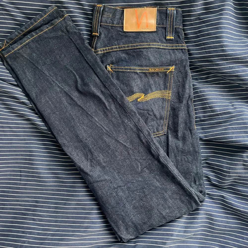 Hej, säljer nu dessa superfina jeans ifrån Nudie i superfint skick. Skriv gärna om ni har frågor eller lägg gärna prisförslag då priset inte är hugget i sten.. Jeans & Byxor.