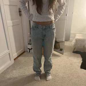 Jeans - Säljer dessa byxor som jag köpte second hand för något år sedan då dom nu inte sitter lika bra längre🥰