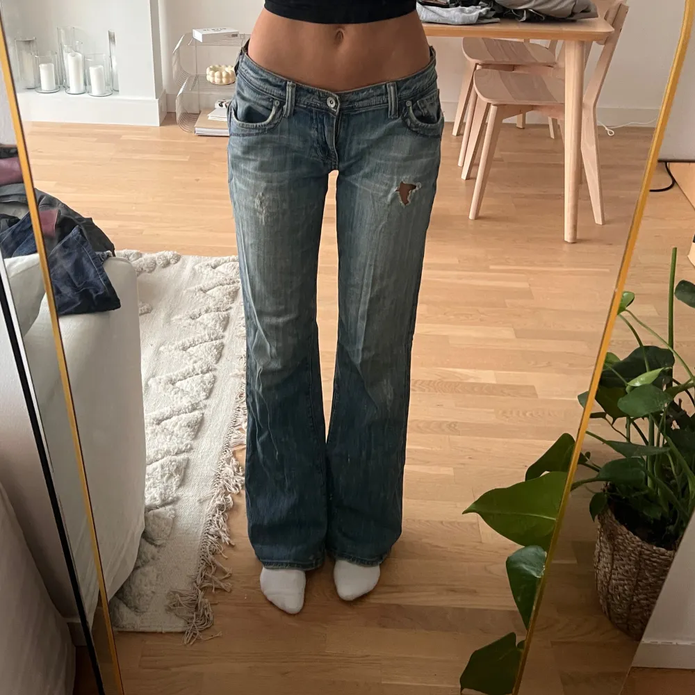 Säljer mina ikoniska jeans 🤍. Jeans & Byxor.