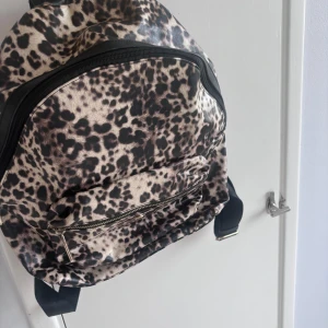 Leopard ryggsäck - Nyskick, märket är ulrikas, Perfekt till skolstarten❣️