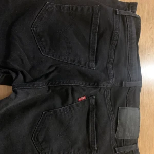 Levis  - Svarta levis, använda bara några få gånger. Modell 511 och  Storlek 29x32. 