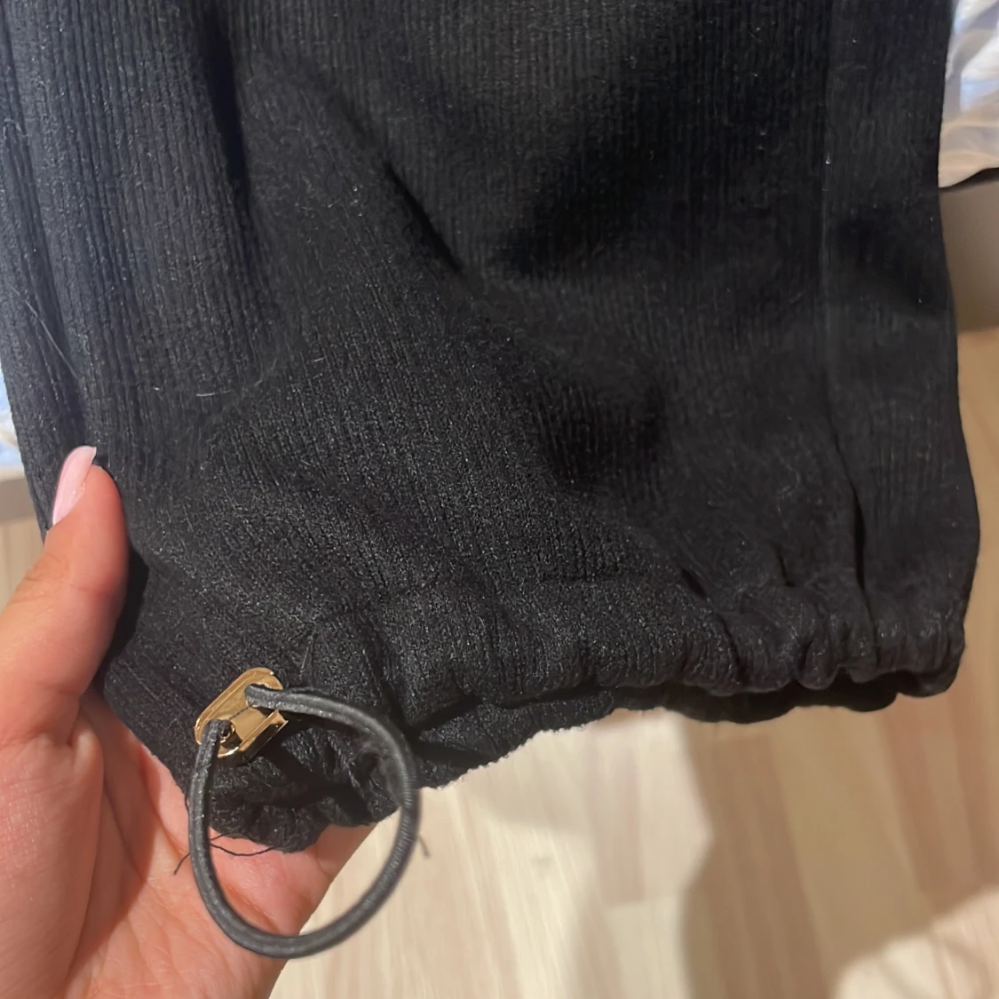 Svarta mjukisbyxor med snörning - 91