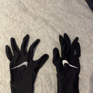 Nike handkskae - Jag säljer dessa för ja inte använder de 