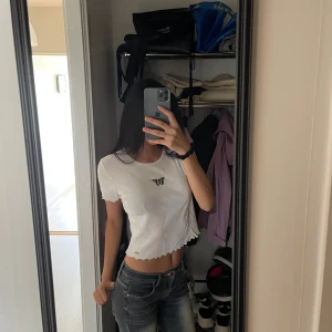 Baby tee Hollister - Basic t shirt från hollister. Chill och loose fit.