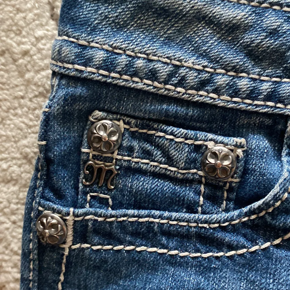 Jätte fina miss me jeans shorts som är för små, storlek 25. Köpta secondhand . Shorts.