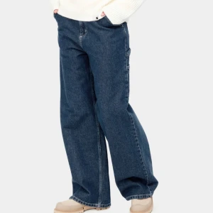 !SLUTSÅLDA! Carhartt byxor - Säljer mina Carhartt byxor då de tyvärr inte kommer till användning längre:( som nya och inga defekter!