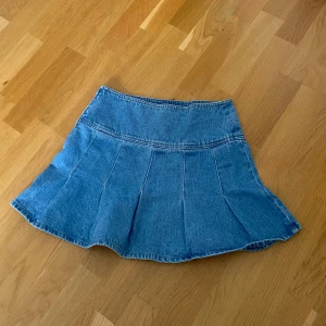 Jeanskjol  - Jeanskjol från H&M som ny🩵