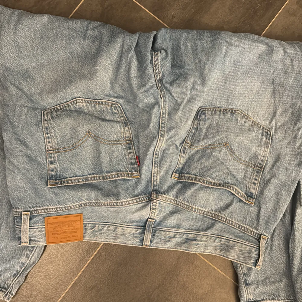 Nästan oanvända Levis jeans, storlek 14W. Skulle översätta det till xl.. Jeans & Byxor.