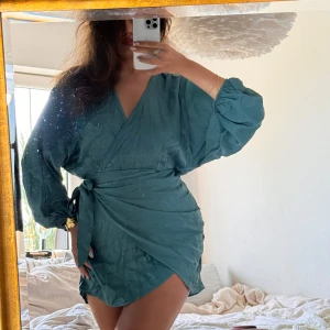 Zara klänning  - Jättefin omlottklänning från zara💕