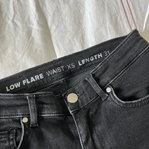 Low waist jeans  - Low waist jeans från bikbok. Storlek xs längd 30. Aldrig använda.
