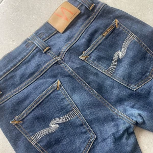 Nudie jeans 30/34 - Nudie jeans i nyskick. Modellen på dom är slim jim. Hör av er om ni vill ha fler bilder eller annat!