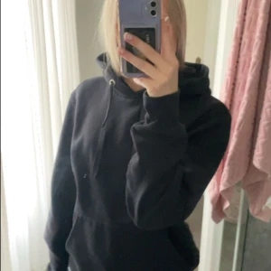 björn borg hoodie - jag säljer nu denna svarta björn borg hoodien i storlek M, passar mig bra som vanligtvis har S, eller kanske aningen oversized! den är i väldigt fint skick och passar både killar o tjejer osv, nypris 799 kr 💕