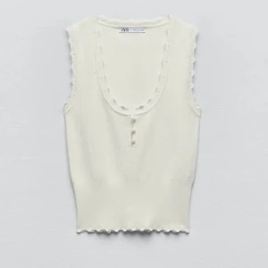 Vit topp zara - Storlek L men passar mig med S/M bra! 