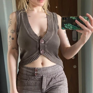 Väst - Superfin väst som man kan ha för sig själv eller layera med :)