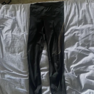 Träningsbyxor - Träningsbyxor från SOC i stl s använda ett par fåtal gånger