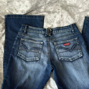 Low waist jeans - lågmidjade jeans!! helt nya och aldirg använda😄 innerben 81cm och midjemått tvärs över 37 cm💞