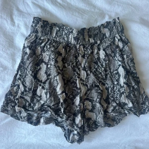 H&M shorts, Strl 36 - Storlek S. Mycket bra skick. Frakt tillkommer 