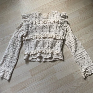 Tröja - Jätte gullig stickad tröja från zara🤍