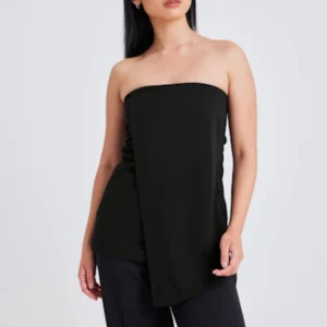 Fest topp - Stretcha material men ser utt som kostym material❤️ oanvänd prislappen är kvar ❤️