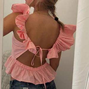 Volangtopp💗💗 - Volangtopp med öppen rygg💗💗 Storlek m men passar mig som brukar ha xs/s