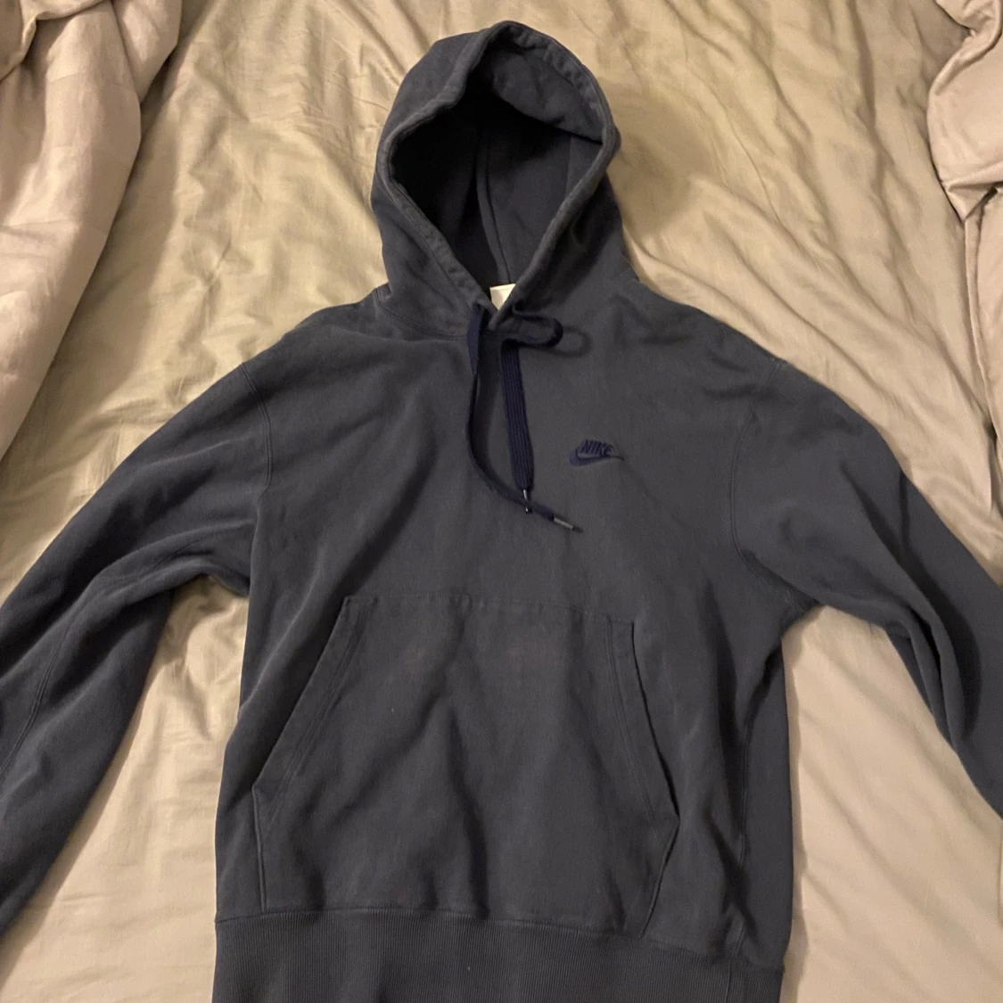 Mörkblå hoodie från Nike