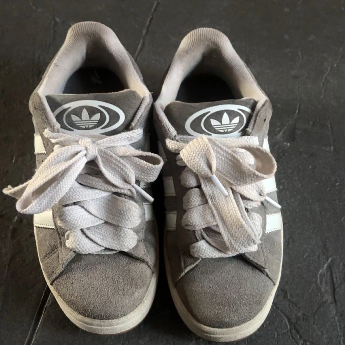 Grå Adidas Campus 00s - 1