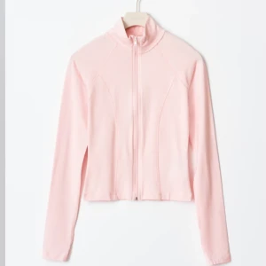 Ljusrosa trängsjacka  - jättefin rosa träningsjacka från gina som tyvärr är för liten för mig.