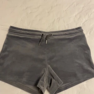 Sköna shorts - Sköna shorts från Gina tricot, ganska stora i storleken