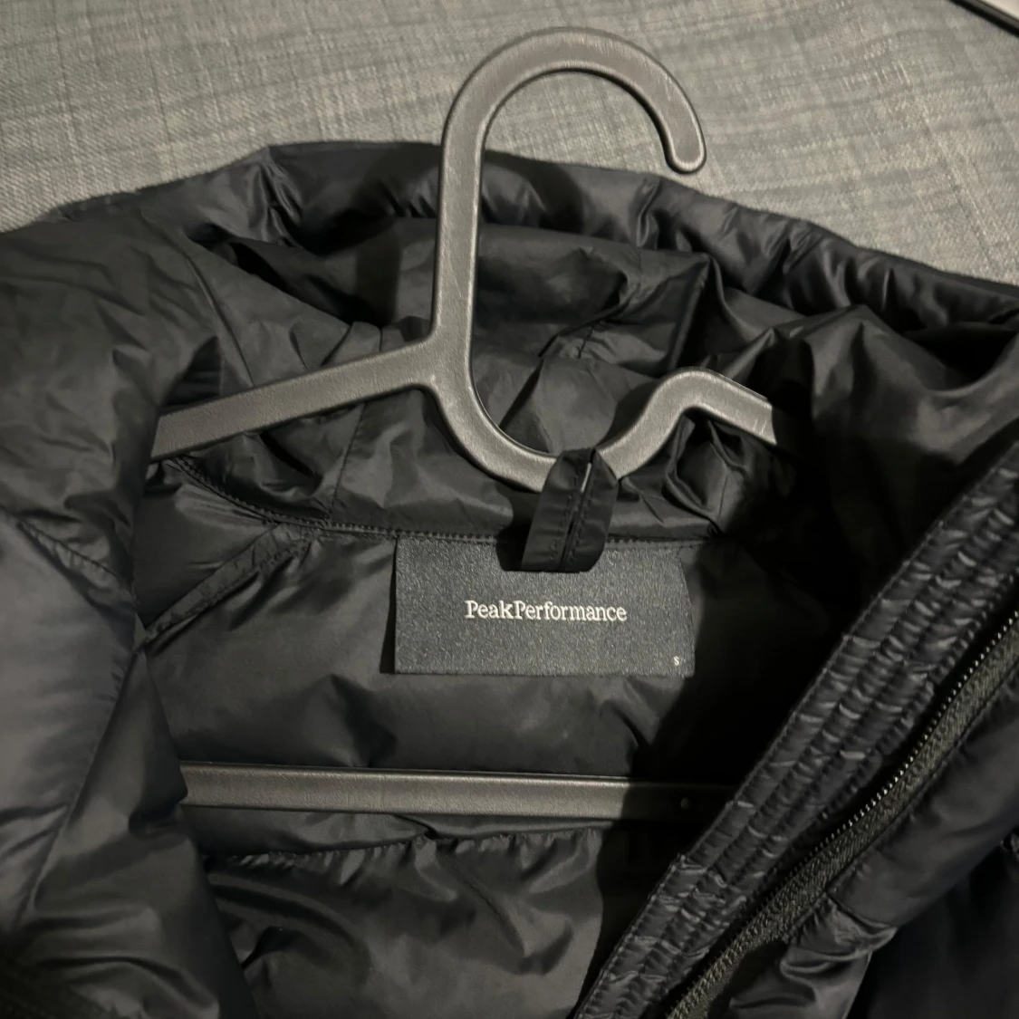 Svart dunjacka från Peak Performance - 2