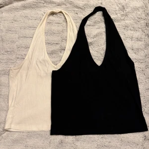 Haltneck topp - Säljer två haltneck toppar från NA-KD i stl. S. En för 100 eller båda för 150kr. Skriv vid frågor:)🥰