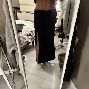 Maxikjol - Säljer pga den inte passar mig längre, drf ser den highwaist ut på mig, använd 2 gånger 