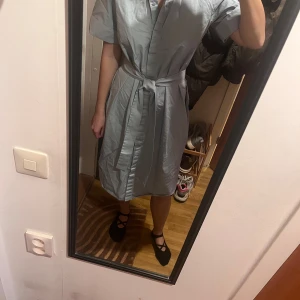 Blue klänning  COS 38 - Blue klänning från COS, size 38