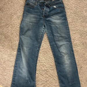Blå jeans från Armani - Säljer ett par blå jeans från Armani. Säljer eftersom den är förstor och kommer inte till användning 🩷