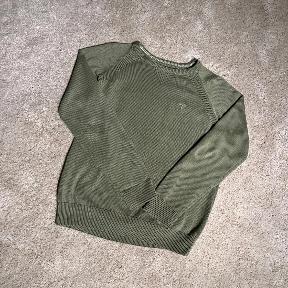 Grön tröja med rund hals - 1