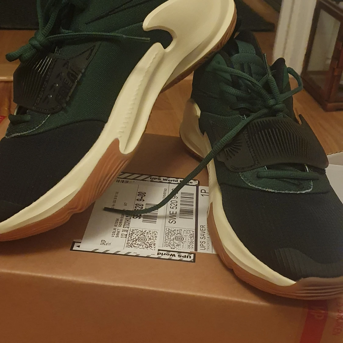 Nike sneakers i grönt och svart - 1