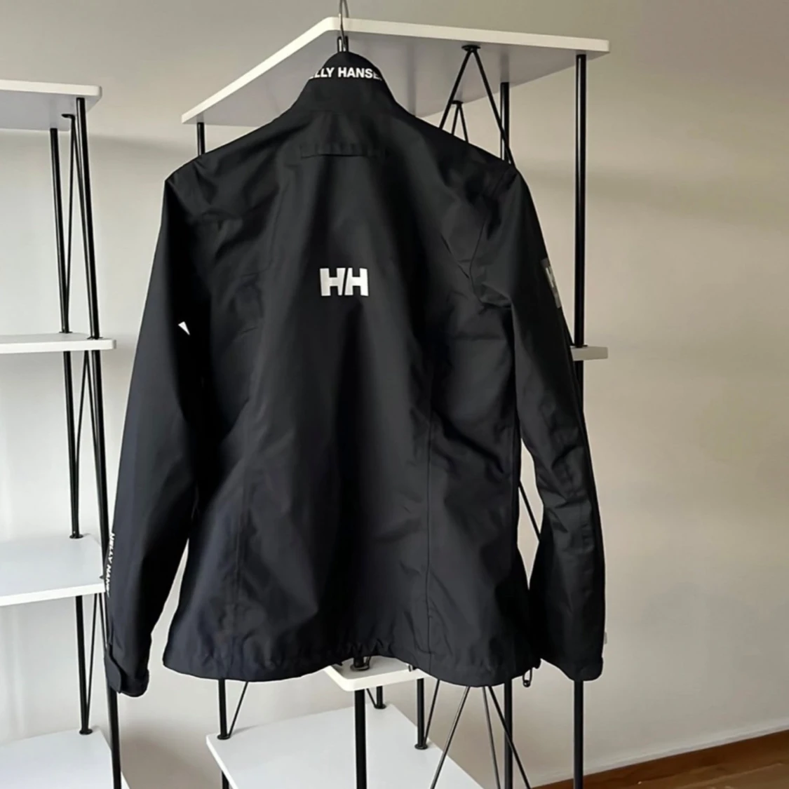 Svart jacka från Helly Hansen - 2
