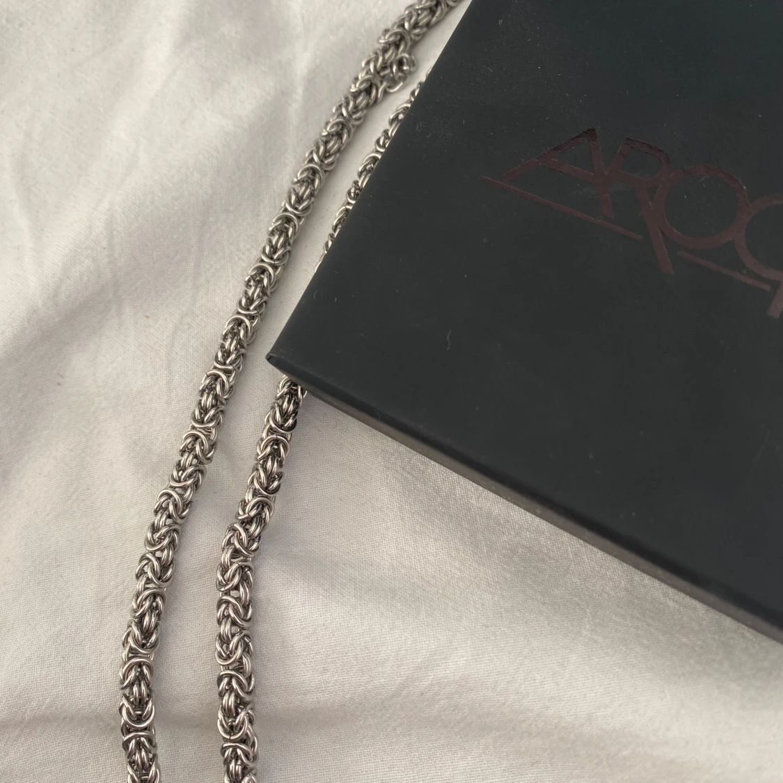 Silverfärgat halsband från Arock