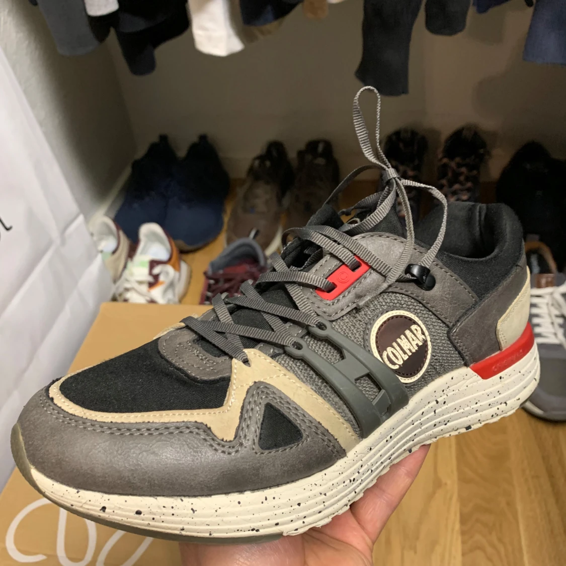 Grå sneakers från Colmar