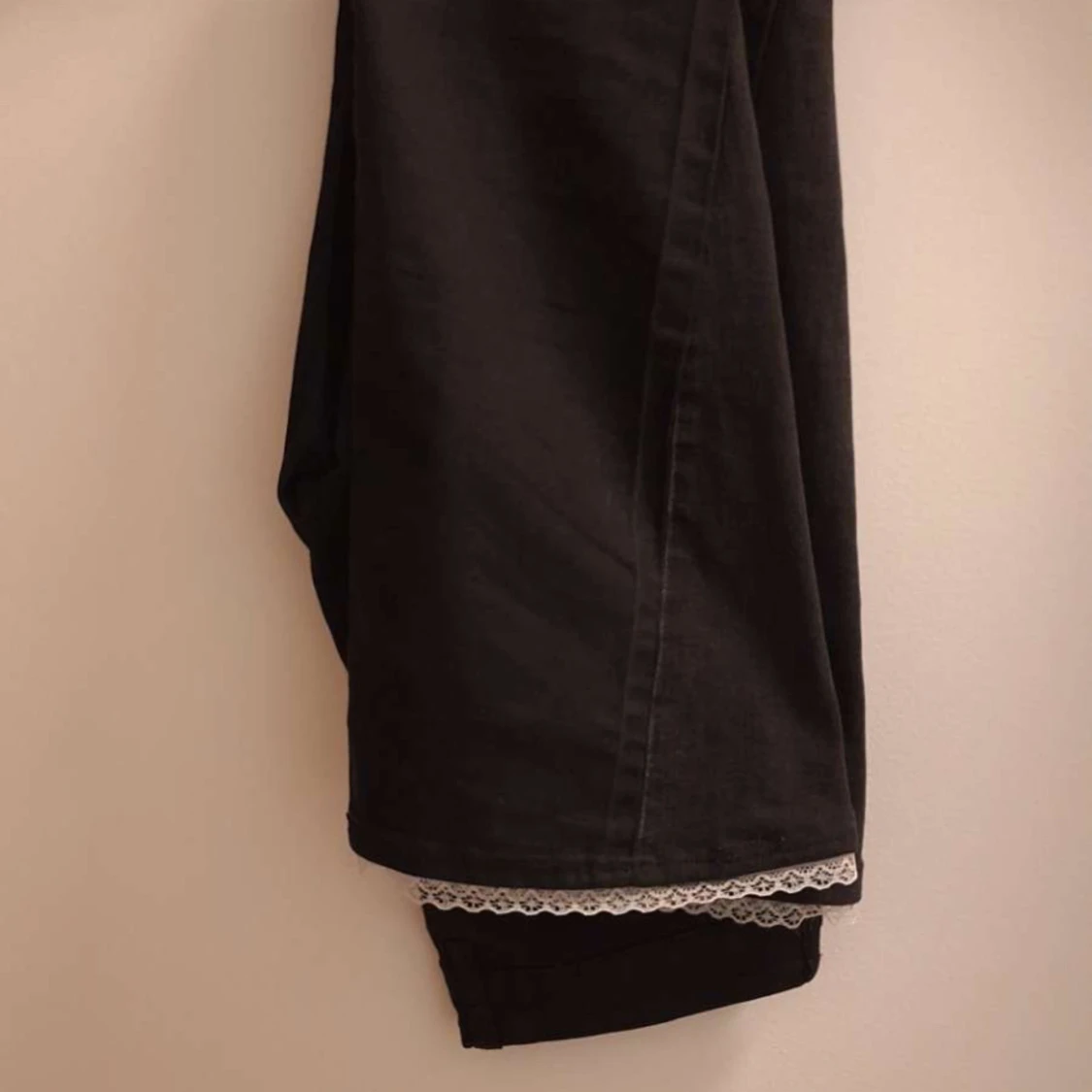 Svarta jeans med spets  - 2