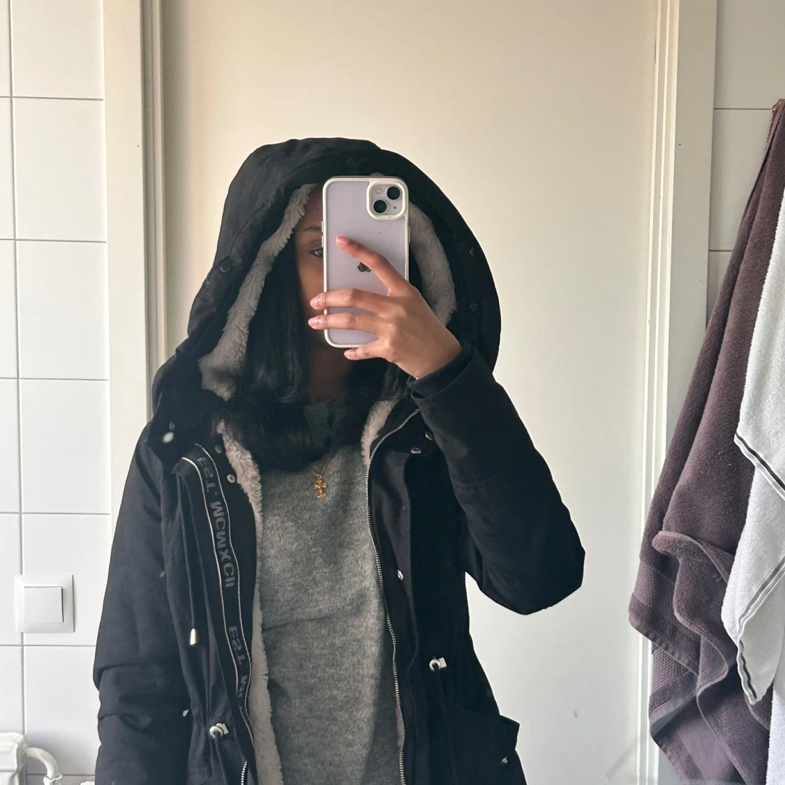 Svart parkajacka med foder