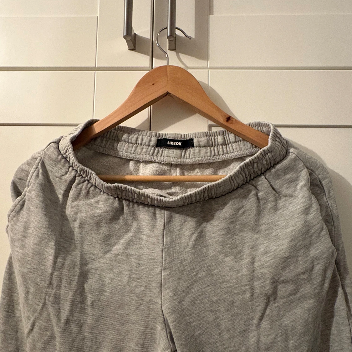 Mjukisbyxor i grå - 1