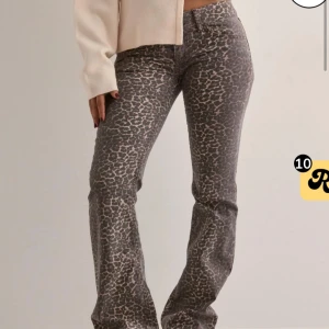 Leopard jeans  - Super fina och sköna jeans från nelly i leopard mönster! Näst in till nya, använt runt 3 gånger så super bra skick!❤️ Väldigt stretchiga!!