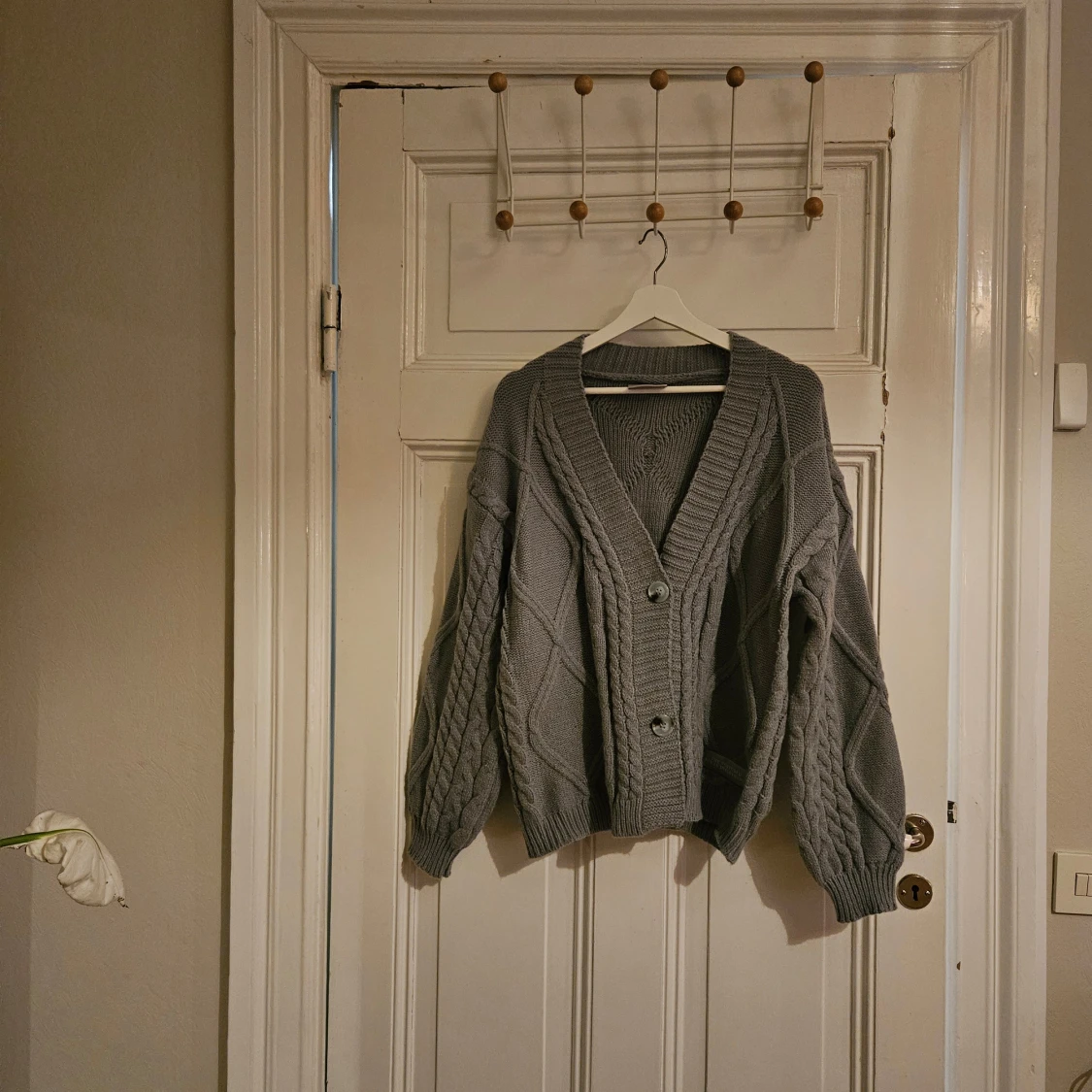 Grå stickad kofta från The Tortured Poets Department - 3