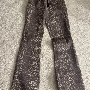 Leopard jeans från Nelly - Använt fåtal gånger mycket bra skick