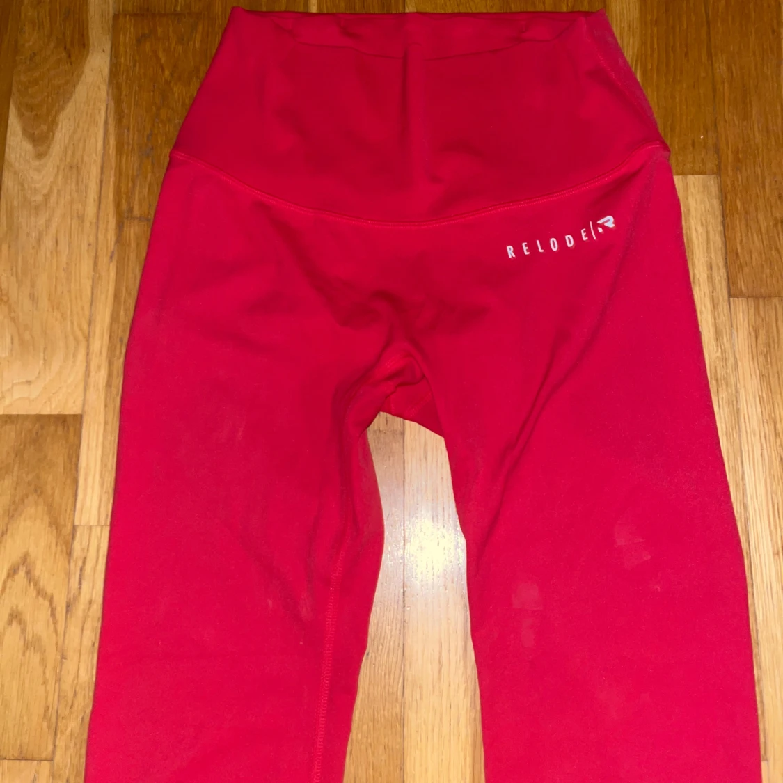 Röda träningsbyxor från Relode
