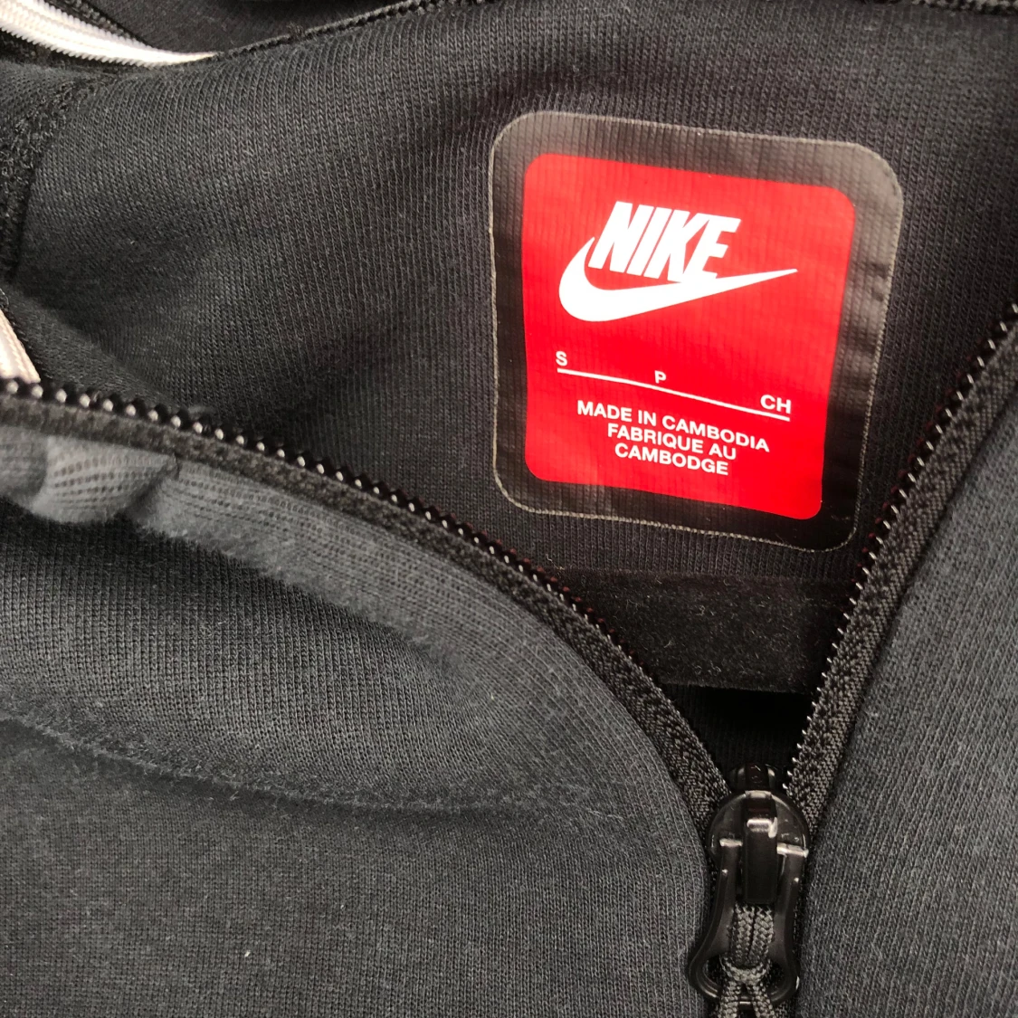 Svart och grå nike tech zip hoodie - 2