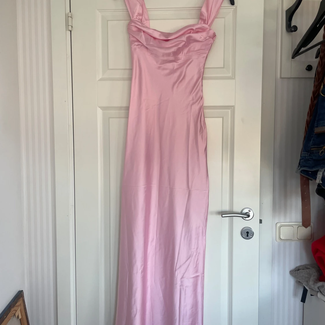 Rosa långklänning från Beginning Boutique