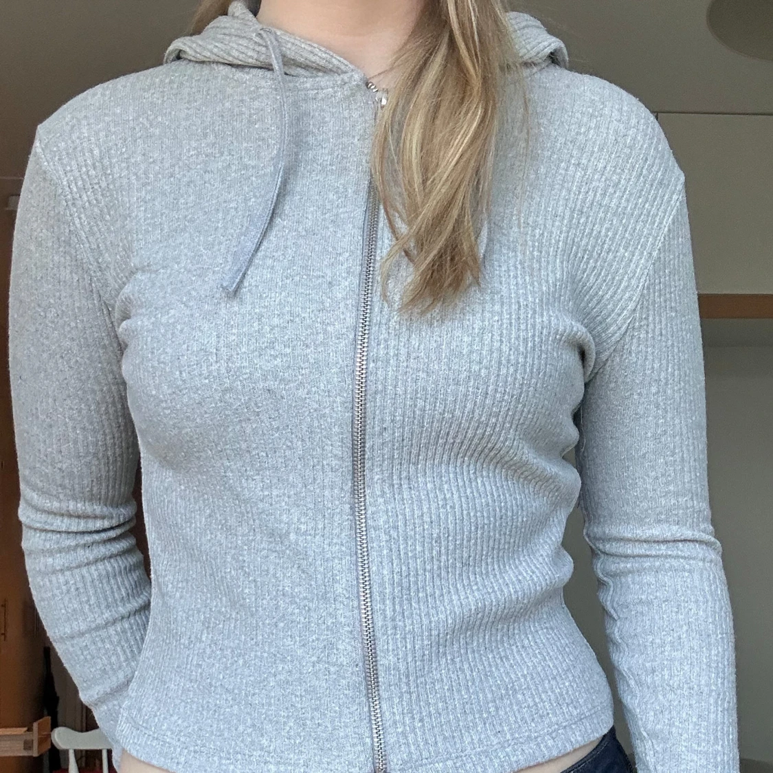 Grå zip-hoodie - 1
